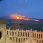 foto flacari uriase la plugari incendiu de vegetatie pe suprafata extinsa 69c6bf5a99647