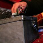 hot din iasi oprit de o jandarmerita sa fuga cu banii sustrasi dintr o manastire din valcea 69a777f3edd29