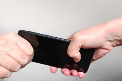 iasi tanar de 19 ani arestat pentru talharie dupa ce ar fi agresat un barbat si i ar fi furat telefonul 69a3f2cf667ff