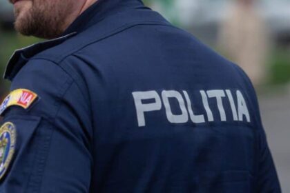 iesean arestat preventiv dupa ce a lovit cu pumnul in care tinea o piatra un politist agentul a suferit rani in zona coastelor si fetei 69afed8d3d17e