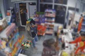 ieseanca talharita de un individ intr un gang daca il recunoasteti pe barbat anuntati imediat politistii 69b2b815ab626