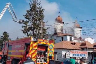 incendiu la o biserica din prahova pictata de nicolae grigorescu 120 de credinciosi au reusit sa iasa in siguranta video 69b67e0db66c9