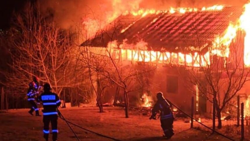 incendiu violent in bucium langa iasi intervin mai multe echipaje de pompieri 69b210d7c52ae