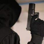 iubitul unei tinere care se promova pe tinder a jefuit si amenintat mai multi barbati cu un pistol de jucarie in bucuresti 69a576944469e