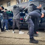 jandarmii au prins mai multi tineri cu droguri asupra lor 69c0c482c65b6