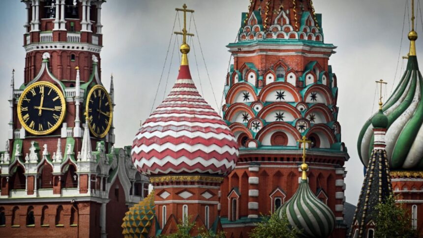 kremlinul asteapta socul din piata ca pe o mana cereasca criza din iran ar putea umple vistieria moscovei cu miliarde din petrol 69a54207ca8b6