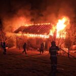 locuinta cuprinsa de flacari noaptea trecuta la iasi 69b23cfe47155