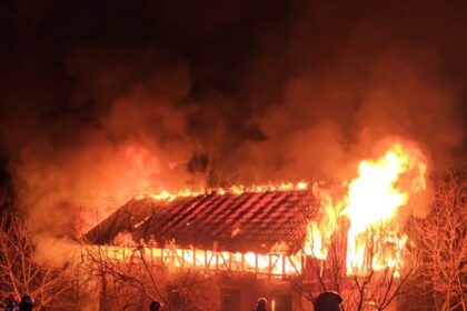 locuinta cuprinsa de flacari noaptea trecuta la iasi 69b23cfe47155