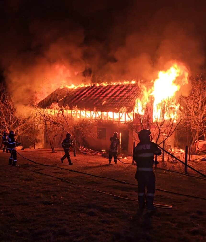 locuinta cuprinsa de flacari noaptea trecuta la iasi 69b23cfe47155