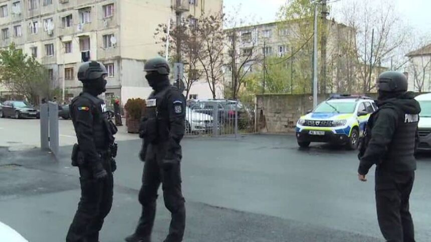 mascatii din satu mare ar fi intrat din greseala in casa peste o femeie si fiica ei de 12 ani a sunat speriata la 112 69b1579f65e41