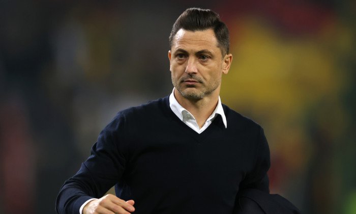 mirel radoi este noul antrenor al fcsb antrenorul intampinat de fani la baza din berceni 69affdfbadc75