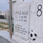 monumentul fotbalistului ilie balaci a fost profanat politistii fac cercetari pentru a descoperi autorii faptei 69bc96f5f1ad8