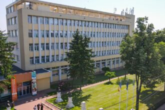 numarul burselor creste la universitatea de stiintele vietii din iasi aproape 40 dintre studenti vor primi sprijin financiar 69b29d6b3f5a5