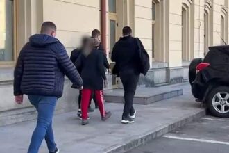 o adolescenta a injunghiat un barbat pe o strada din iasi in urma unui scandal tanara risca pana la 10 ani de inchisoare 69b03ae7455a6