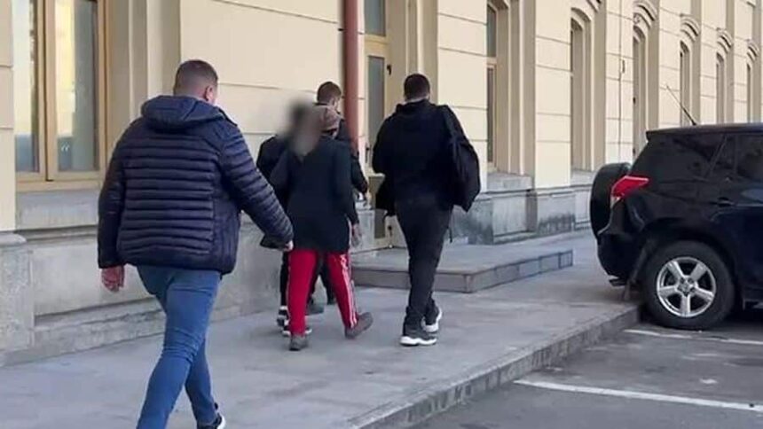 o adolescenta a injunghiat un barbat pe o strada din iasi in urma unui scandal tanara risca pana la 10 ani de inchisoare 69b03ae7455a6