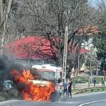 o ambulanta a luat foc in mers in localitatea strunga video 69c513a58c574 2