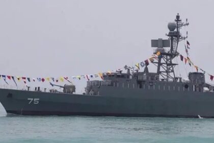 o nava de razboi a iranului lovita de un submarin langa sri lanka peste 100 de marinari disparuti 69a80d0037e89