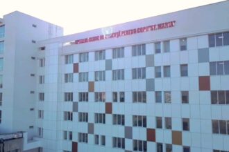 o noua ancheta la spitalul sf maria din iasi un copil de 2 ani adus cu febra si dureri a murit dupa ce medicii au decis ca nu trebuie internat 69b0b271cf011