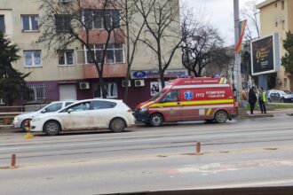 o persoana a fost ranita dupa ce un autoturism a acrosat o pe trecerea de pietoni 69bbe117384bd