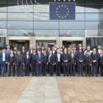 peste 50 de liberali au plecat la bruxelles seful lor refuza sa spuna pe banii cui 69bde5bccf520