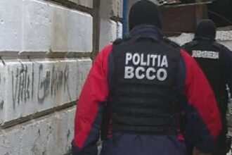 politisti de crima organizata din oradea trimisi in judecata dupa ce au fost filmati facand sex in vazul clientilor dintr un club 69b1428fc6350