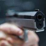 politistii au perchezitionat locuinta unui adolescent de 15 ani care a tras cu un pistol in parcarea unui centru comercial din craiova 69aaae92743b8