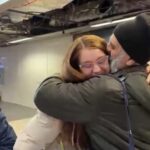 primii romani repatriati dupa suspendarea zborurilor din orientul mijlociu peste 300 de persoane au ajuns in tara marti dimineata imagini emotionante 69a679d8a3cb3