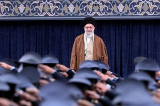 razboi in orientul mijlociu moarte americii moarte israelului mii de oameni plang moartea lui ali khamenei live text video 69a3d9466f711 1