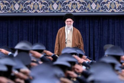 razboi in orientul mijlociu moarte americii moarte israelului mii de oameni plang moartea lui ali khamenei live text video 69a3d9466f711 1