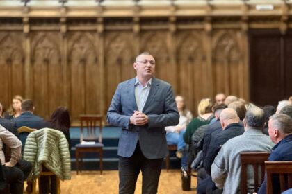 reorganizari cu reduceri de posturi in comunele judetului intalnire la palatul culturii prefectul clarifica regulile din ordonanta primarii explica temerile lor 69c33b88701cc