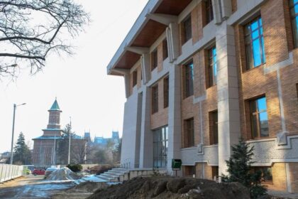 santierul de la casa patrata la final costul lucrarilor rotunjit consistent ultima ajustare a valorii contractului a fost afisata pe platforma de licitatii 69b76f7c0c42c