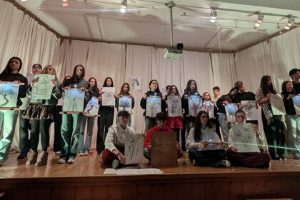 scena teatrului luceafarul din iasi cucerita de elevi incepe festivalul hai la teatru 69b217e28cc9b