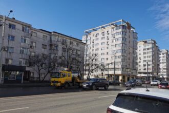 se pregateste banda unica pe soseaua pacurari primarul promite ca va face sa dispara anul acesta masinile parcate pe aceasta artera 69a7886677763