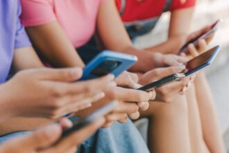 sondaj inscop peste 80 dintre romani sustin o varsta minima pentru social media varsta de 16 ani pragul favorit 69c110fd015a2