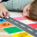 sunt copii cu autism care merg la scoala normala fara insotitor si au rezultate foarte bune cu cat ajung mai repede la terapeut cu atat mai bine ce spune un terapeut iesean 69af7f6ae50bb