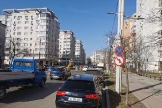 trafic infernal in pacurari pe sensul spre fundatie politia la fata locului foto 69b3c14b6f92a