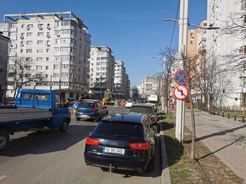 trafic infernal in pacurari pe sensul spre fundatie politia la fata locului foto 69b3c14b6f92a