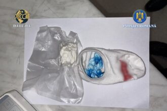 traficant prins in flagrant cu droguri in soseta 69baa0f8bc674