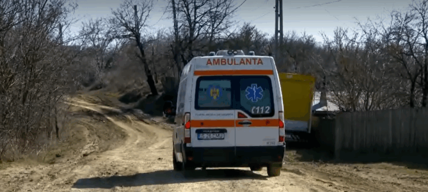 tragedie intr o comuna din iasi un nou nascut a murit pentru ca ambulanta a ramas blocata in noroi 69ac6de599015