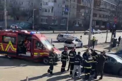 trei autoturisme au intrat in coliziune in municipiul iasi o persoana a fost ranita 69ac1cfa7ae42