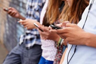 tu alegi intre uz si abuz de internet astazi se da startul celei mai mari campanii pentru tineri organizata de institutul socola in parteneriat cu isj iasi 69aa35f312361