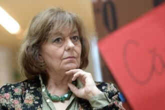 uaic va conferi titlul de doctor honoris causa doamnei ana blandiana membru titular al academiei romane 69aeb7002061c