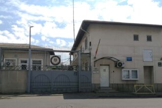 un agent sef de la penitenciarul ploiesti a luat mita in mai multe randuri pentru a introduce diverse obiecte in inchisoare 69bc1be9131bc