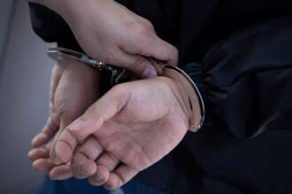 un barbat din dolj a fost retinut pentru 24 de ore dupa ce si a batut vecinii o femeie a ajuns la spital in urma agresiunii 69a9446705f13