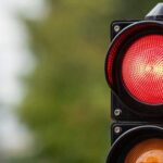 un barbat urmarit international si doua hoate prinsi de politistii clujeni dupa ce autovehiculul in care se aflau a trecut pe rosu la semafor 69b6eb0464b5e