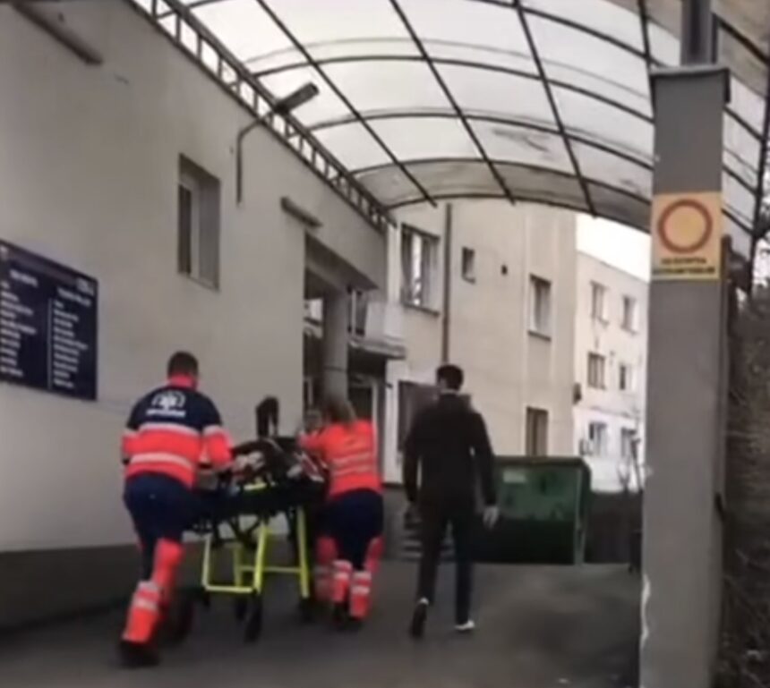 un elev a murit in timpul orei de educatie fizica profesorul a incercat sa il resusciteze 69a7bf093bdd3