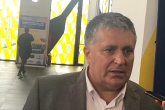 un fost director al aeroportului iasi cunoscut sinecurist cere 162 000 de lei de la stat de performant ce e 69b4009928691