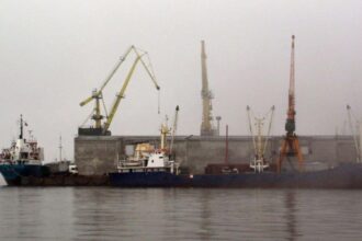 un remorcher cu 5 persoane la bord s a scufundat in portul midia salvatorii intervin la fata locului 69ba60f5941fc