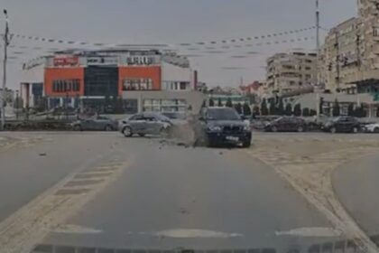 video accidentul de la hala centrala surprins de o camera de bord 69a5a6b436eb4