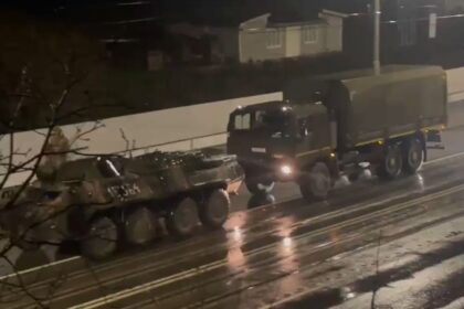 video armata romana in actiune la iasi camion militar ramas in pana si tractat prin oras de un transportor amfibiu blindat tab 69cc1e017a2f7